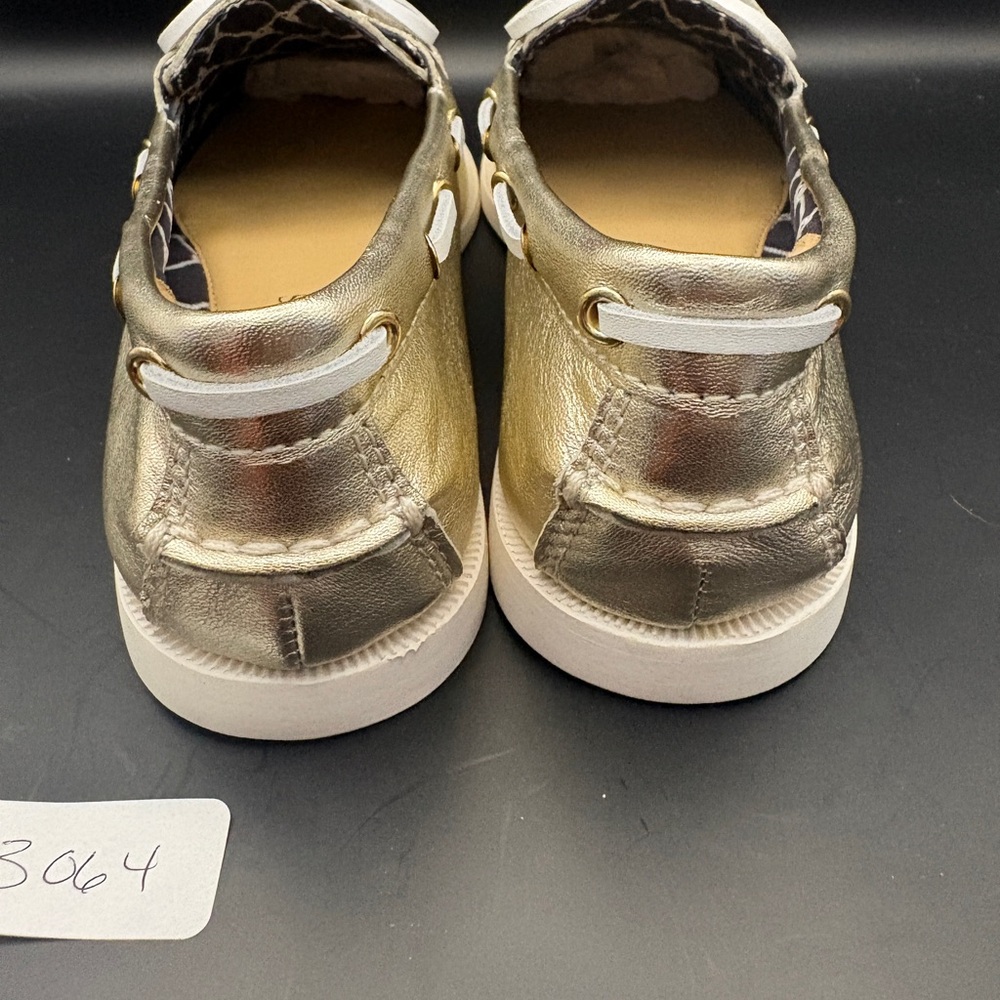 **CLOSET CLOSEOUT**Talbots NIB Light Gold Leather deck shoes with laces size 6 - Picture 3 of 9